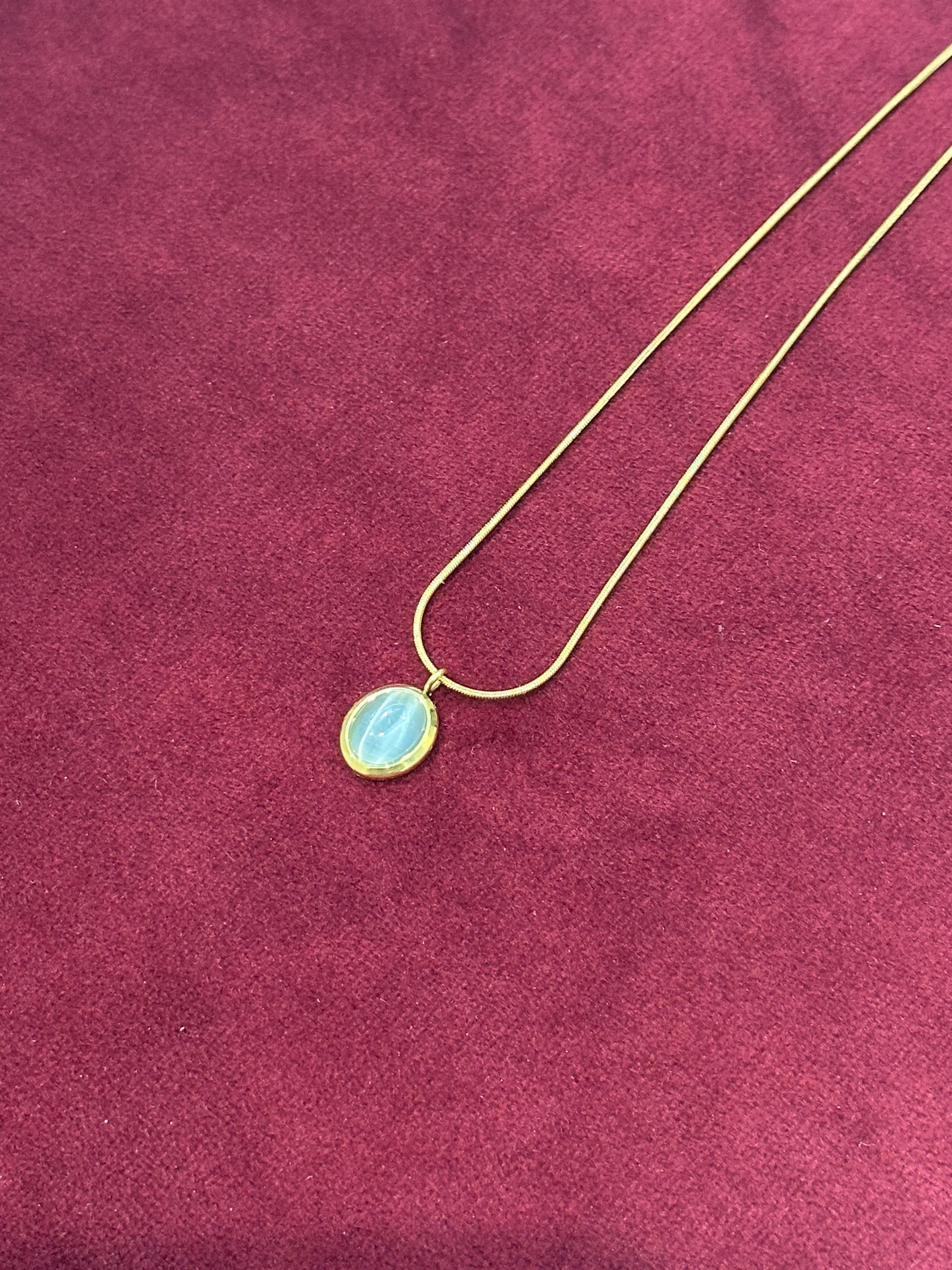 Collier Moonstone Bleu clair laiteux (blanc-bleuté)