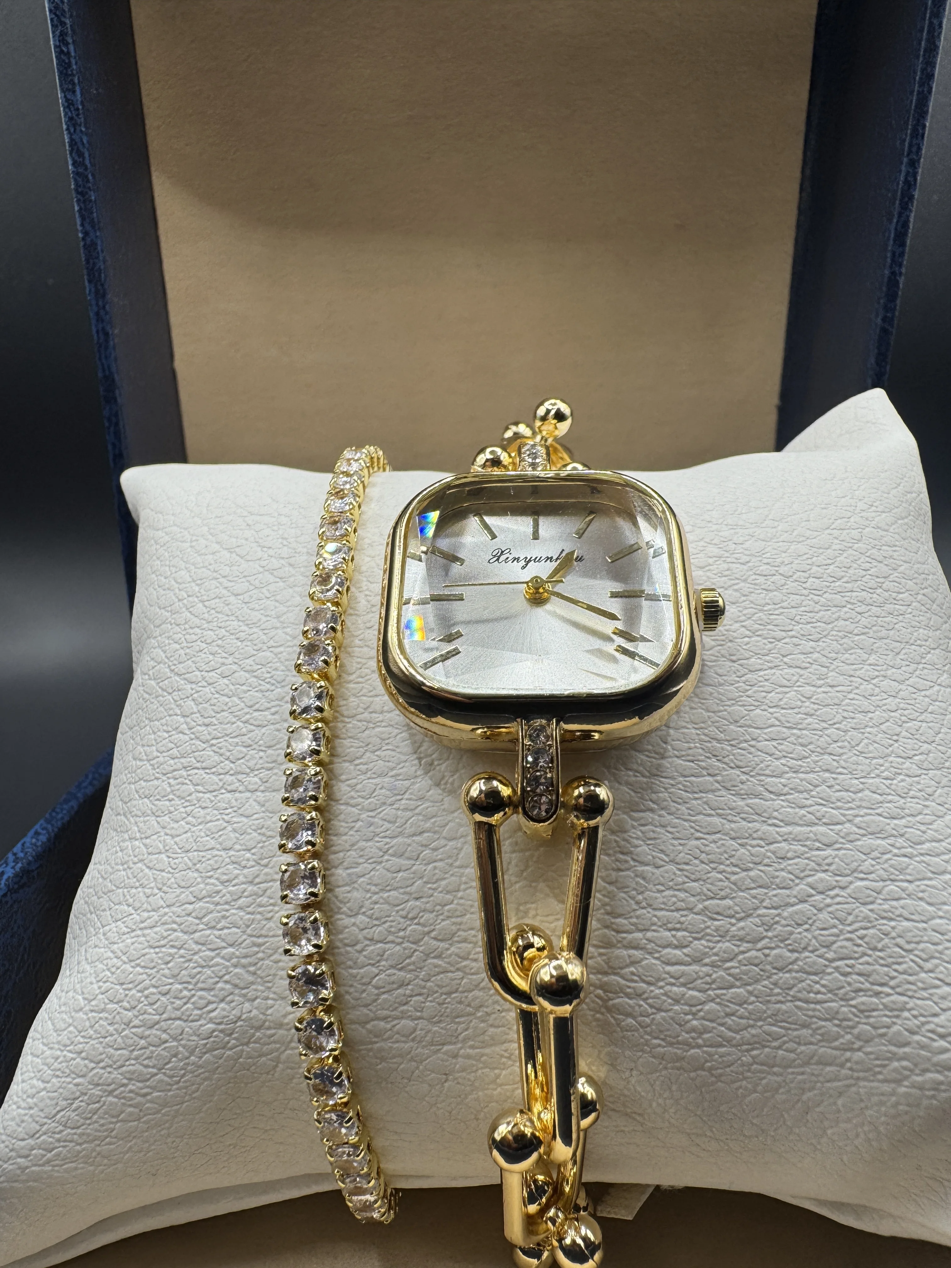 Pack Élégance Dorée – Montre Femme & Bracelet Strass