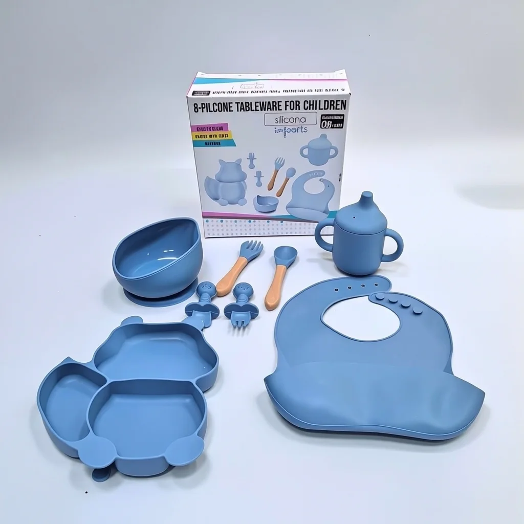 Kit Repas Bébé de 8 Pièces en Silicone avec Bavoir, Assiette Compartimentée, Bol à Ventouse, Tasse à Poignées, Cuillères et Fourchettes