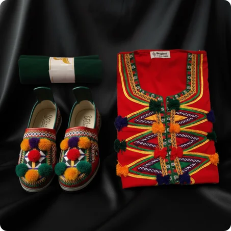 طقم أمازيغي كامل للصغار – بلغة مطرزة + قميص مزخرف + حزام تقليدي