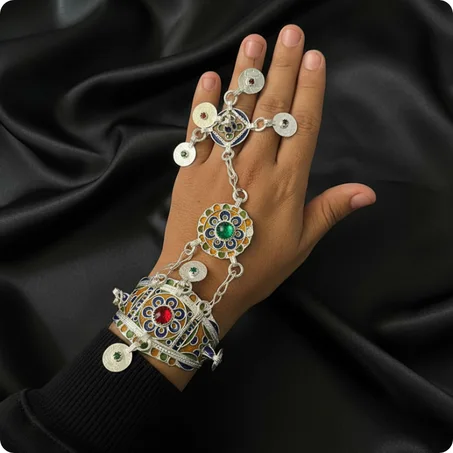 سوار–خاتم أمازيغي فاخر – معدن منقوش بالنقرة مع أحجار ملونة