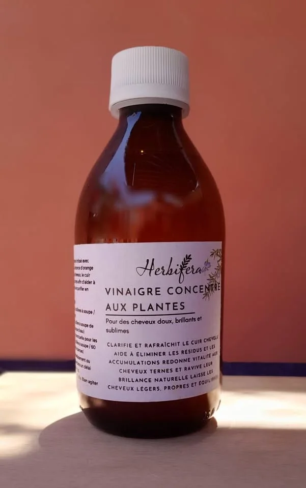 Vinaigre concentré aux plantes pour des cheveux 250 ml