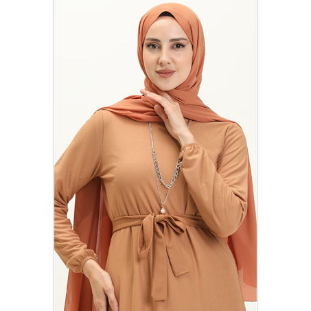 فستان بقلادة وحزام بيج داكن  1784-01