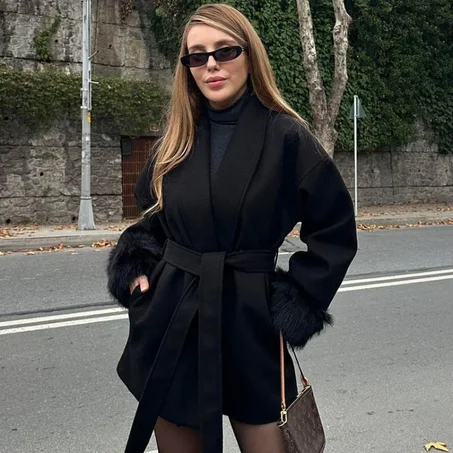 Manteau court à revers en fourrure