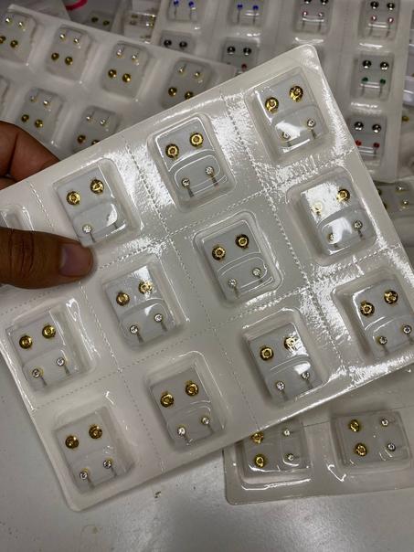 أقراط طبية لثقب الأذن 12 قطعة بسعر 1500 دج