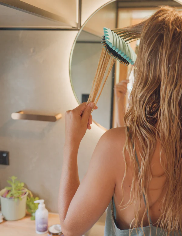 ⭐ فرشاة الكيرلي الاحترافية – تصميم  مرن لتحديد التموجات بشكل طبيعي