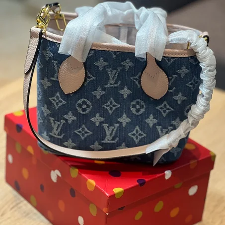 حقيبة نسائية louis Vuitton
