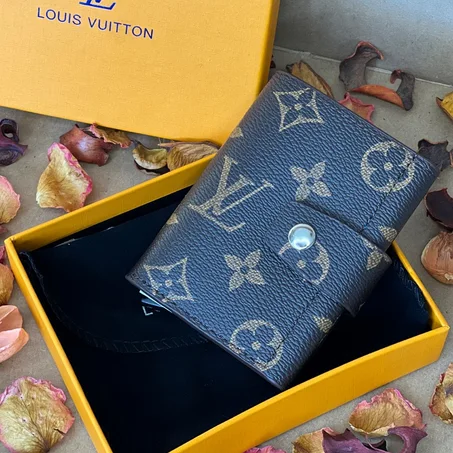 محفظة رجالية انيقة فخمة louis Vuitton