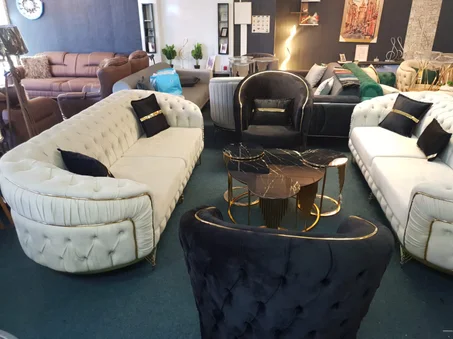 schwarz-weiße Sessel