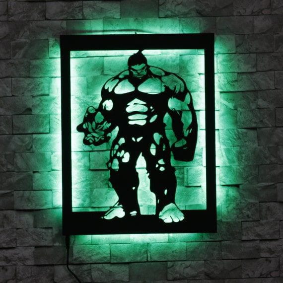 tableau HULK   en bois mdf avec led RGB