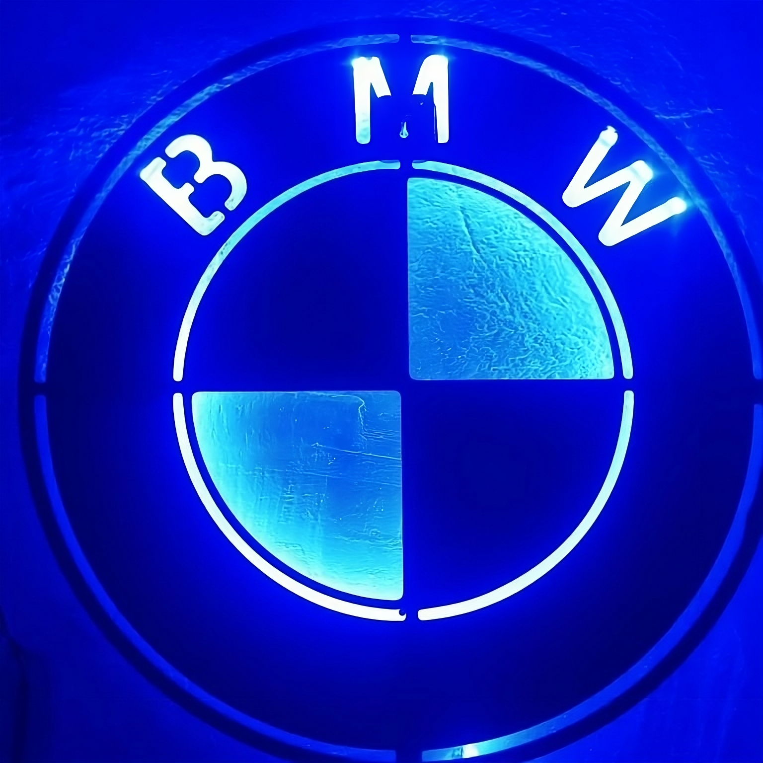 tableau BMW en bois mdf avec led RGB