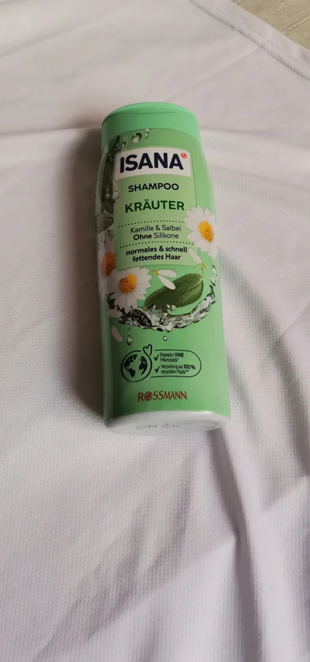 🌿 شامبوالأعشاب البرية – نضارة طبيعية لشعر خفيف وصحي! 🌿