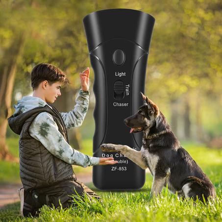Dispositif portable à ultrasons et lumineux pour dissuader les chiens et autres animaux et limiter les aboiements