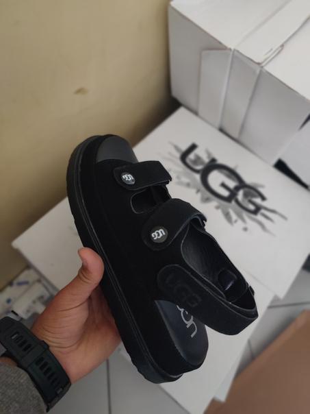 UGG Goldenstar Luxe Cross