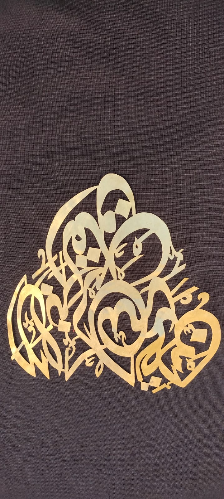 لوحة فنية بخط عربي مزخرف من النحاس – ديكور جداري فاخر