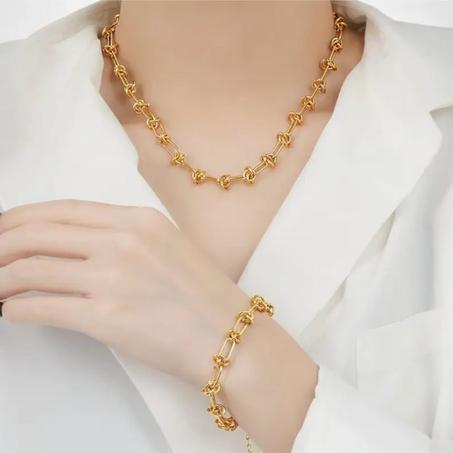 طقم من 2 قطع من الفولاذ التيتانيوم مطلية بالذهب