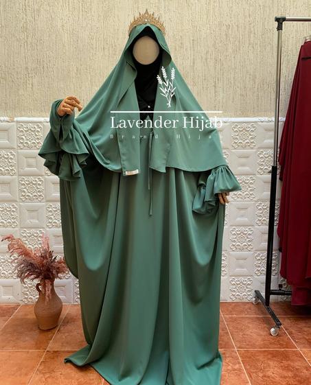 عباءة لينا مع غشوتها