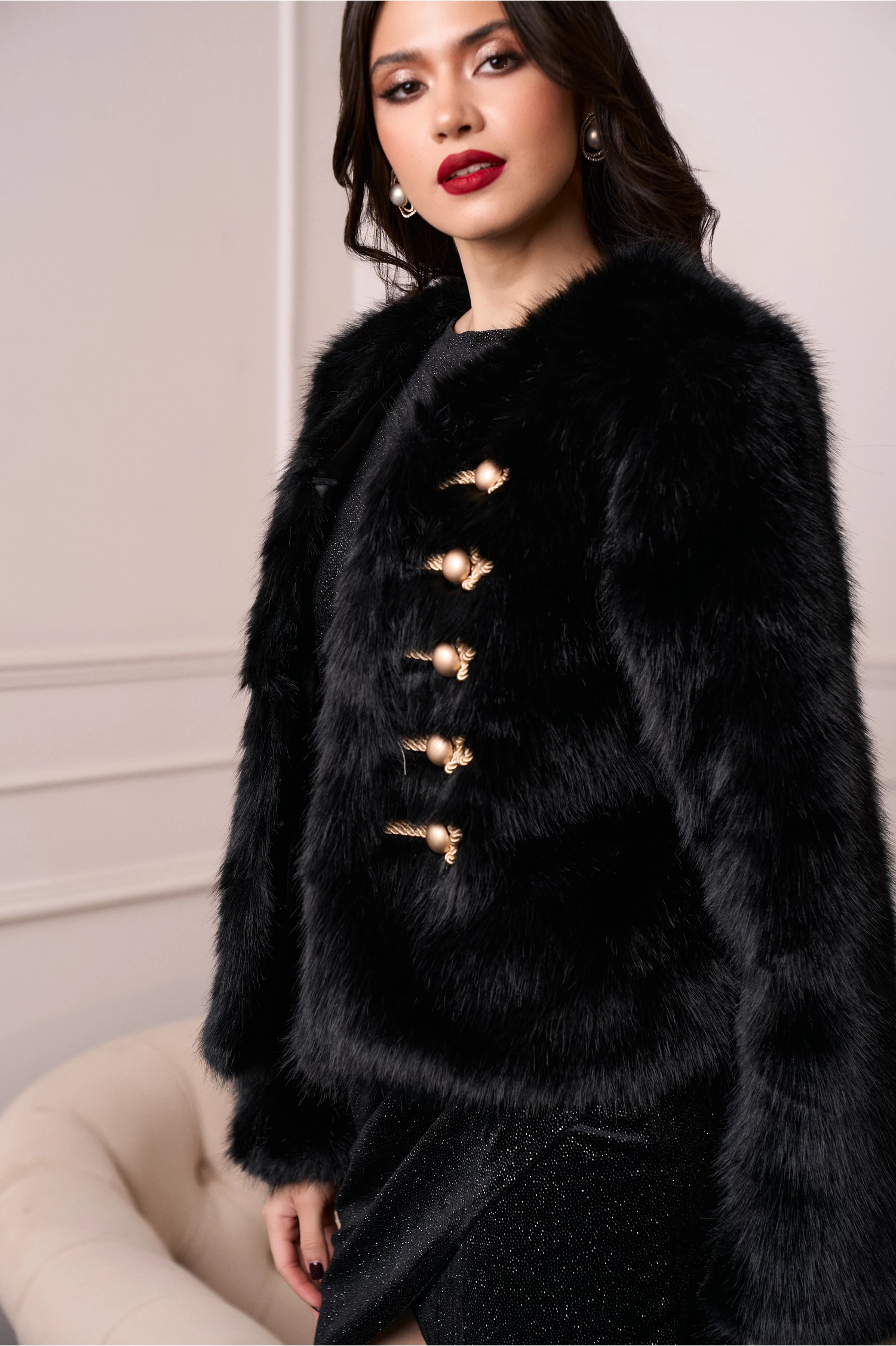 ELEGANT BLACK FUR JACKET WITH DECORATIVE BUTTONS