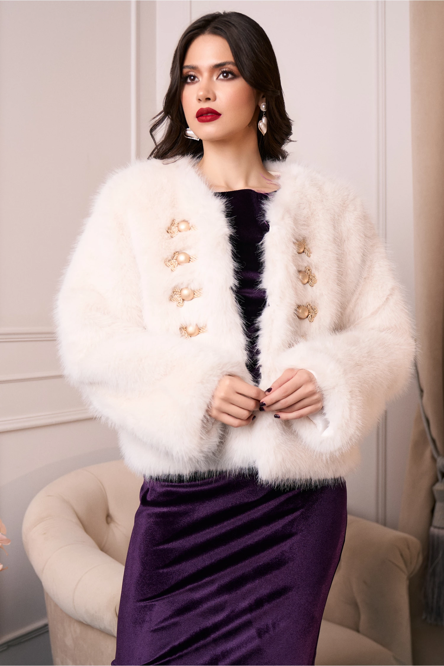 ELEGANT WHITE FUR JACKET WITH DECORATIVE BUTTONS