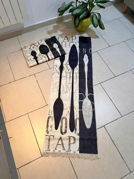 Tapis De Cuisine Couleur Noir et Blanc Design Cuillère ( 2 piéces )