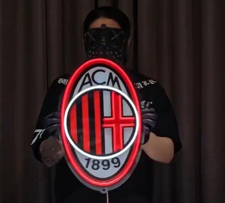 كادر رياضي مضيئ