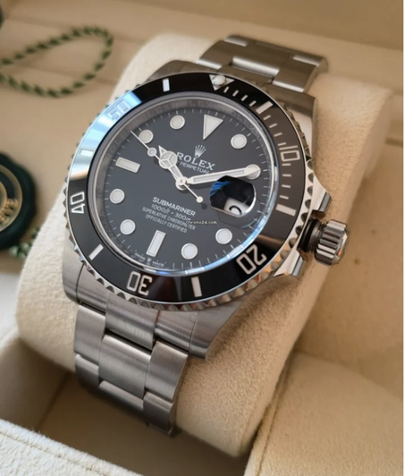 ساعة rolex ماستر باللون الأسود