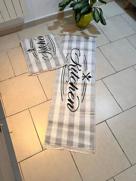 Tapis De Cuisine Design Kitchen Avec Rayures Grises Et Blanches ( 2 piéces )