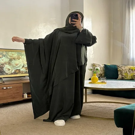 عباءة دو بياس  متكون من قطعتين ثوب كريب 😍