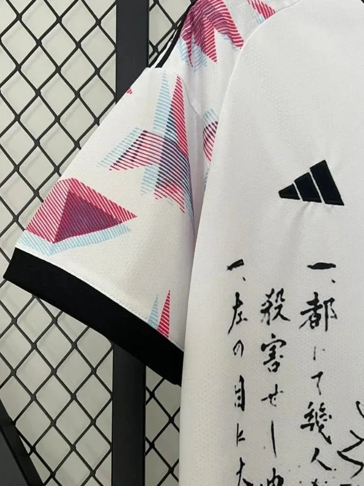 تيشيرت زورو من One Piece – ستايل أنمي صيفي 🔥