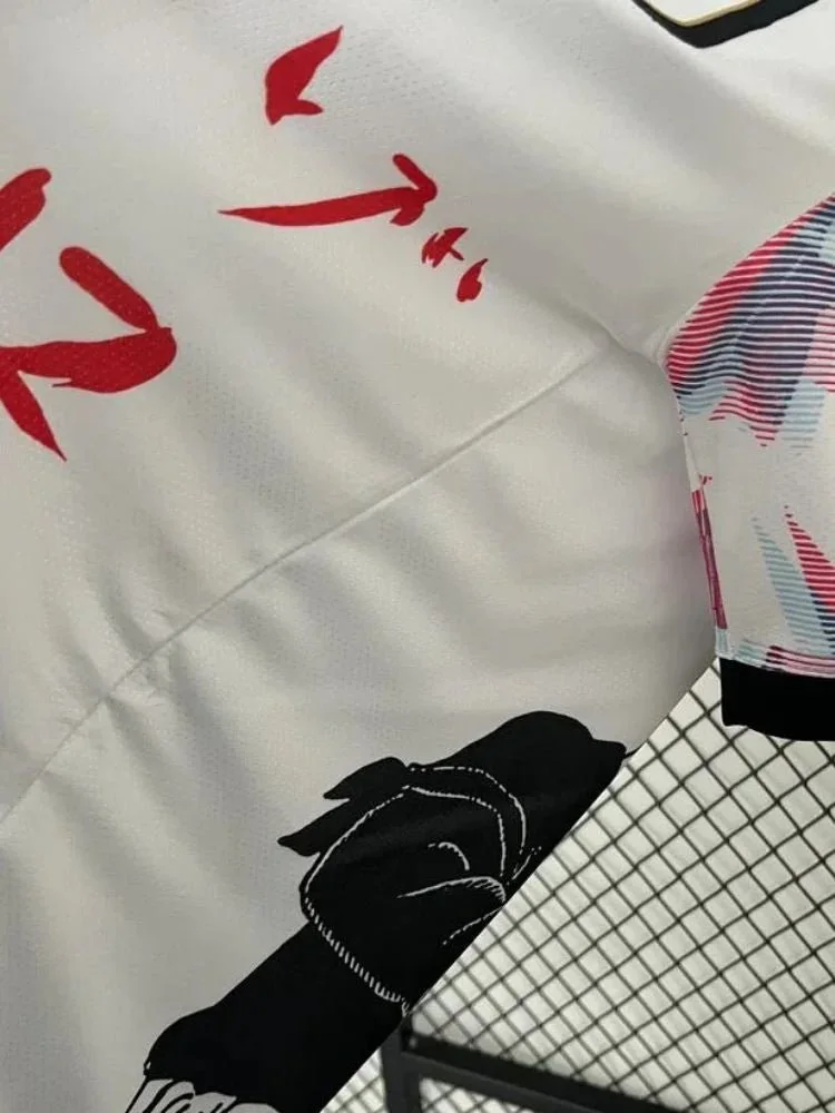 تيشيرت زورو من One Piece – ستايل أنمي صيفي 🔥