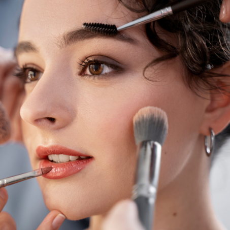 معدات تجميل