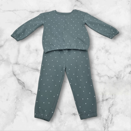 Felpa e pantaloni da tuta coordinati con grafica