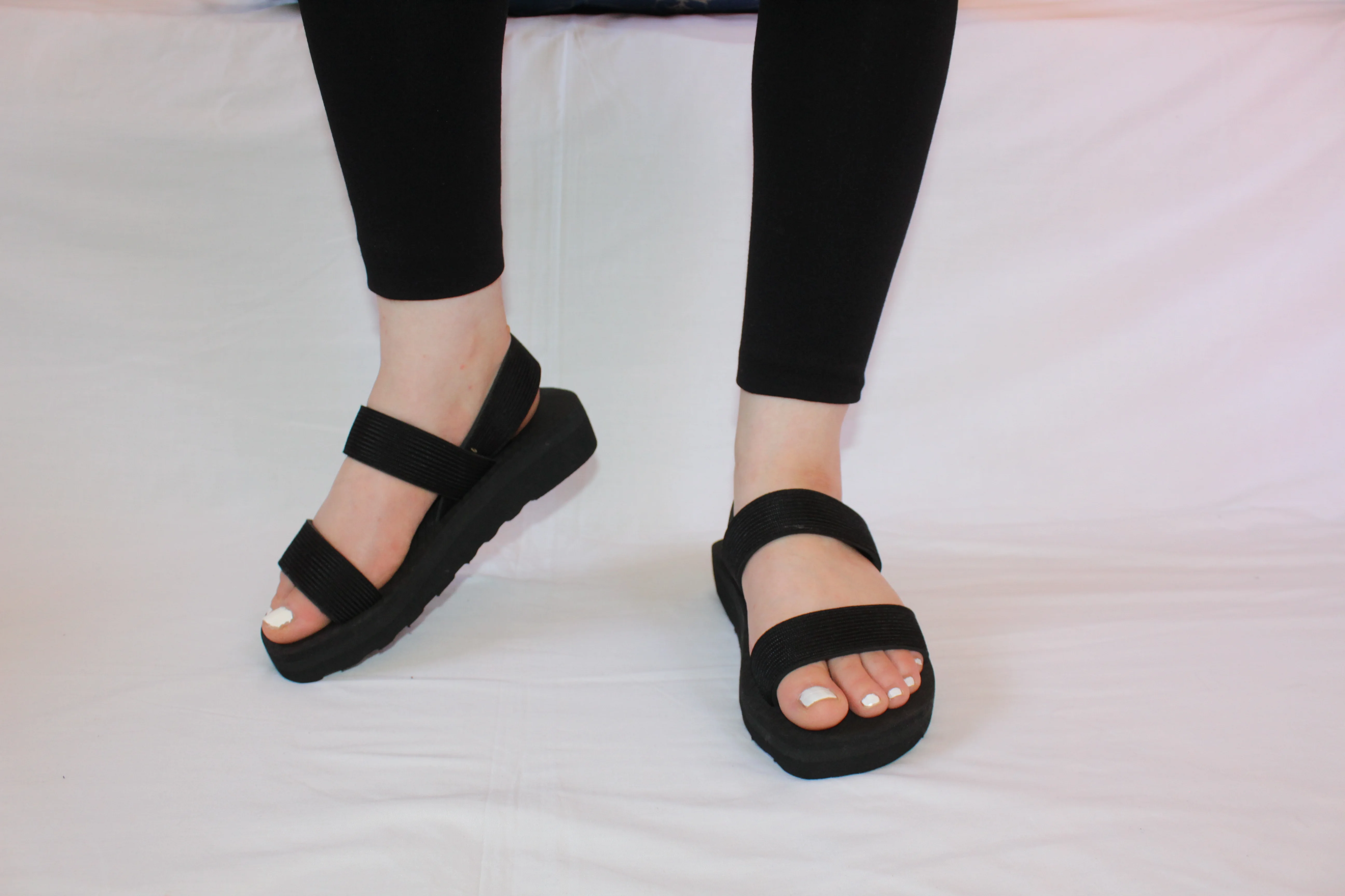 sandale bande noire