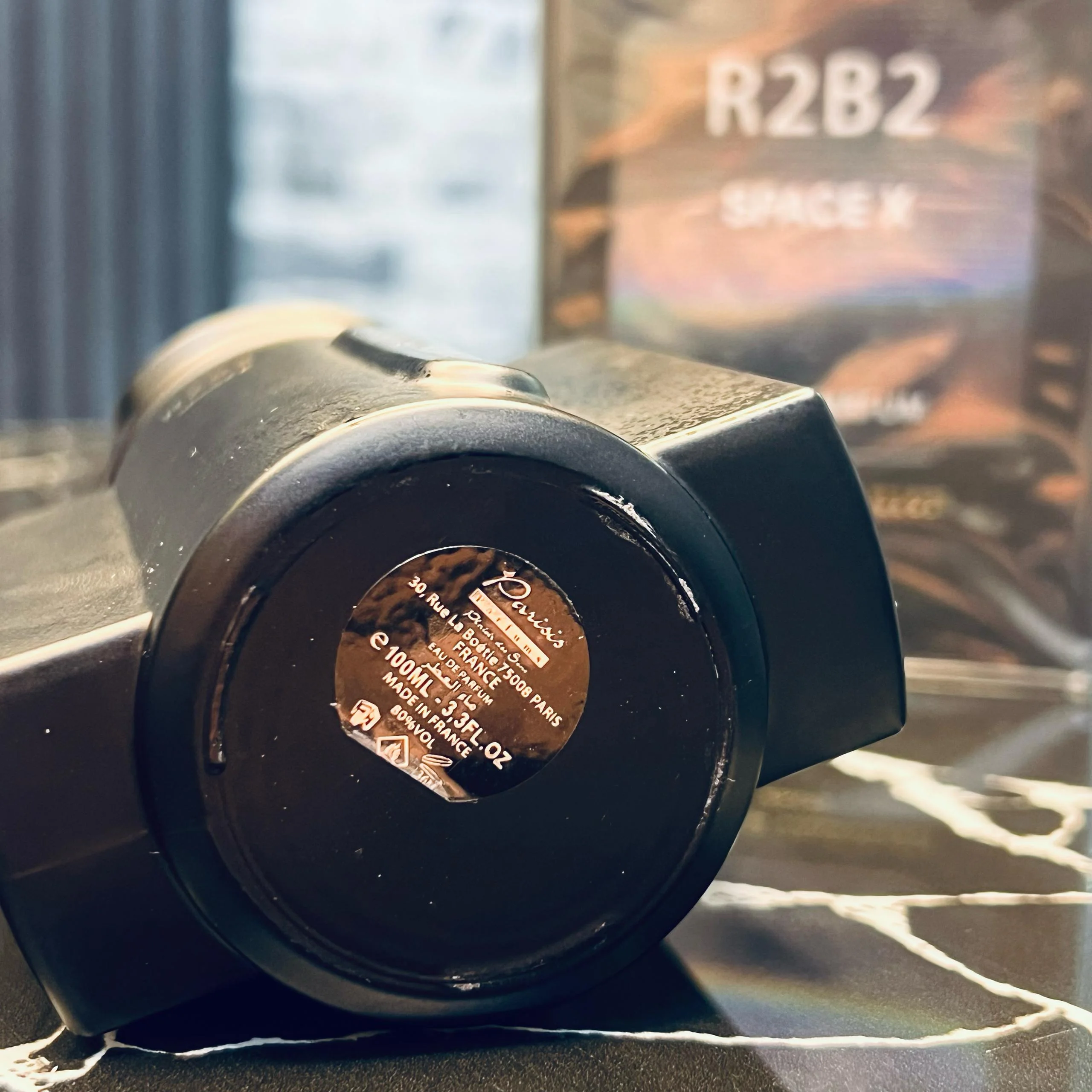 Space X R2B2: عطر المستقبل بتصميم فضائي مبتكر