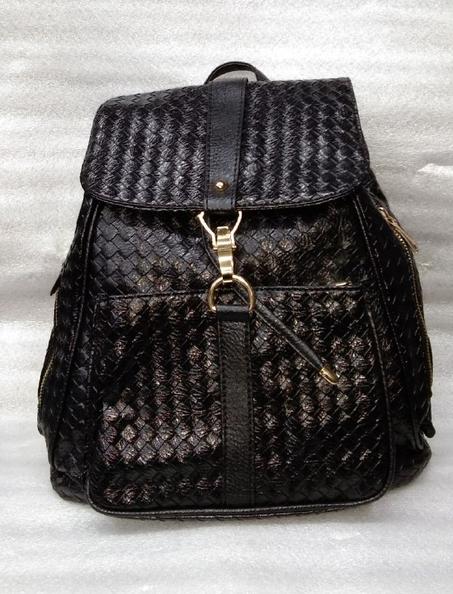 حقيبة ظهر نسائية أنيقة