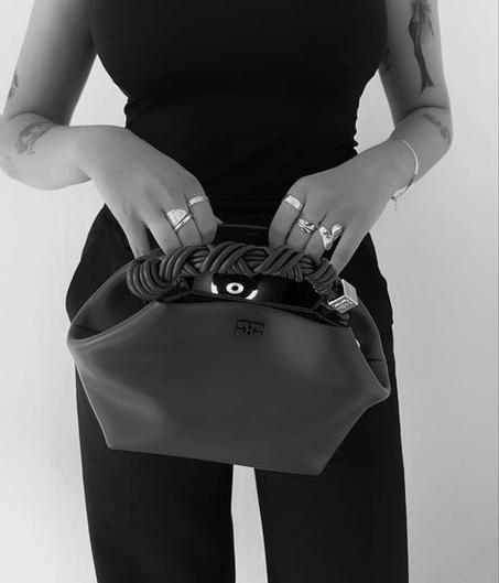 EDGE Light- الحل الذكي لحقيبة مضيئة دائمًا ✨