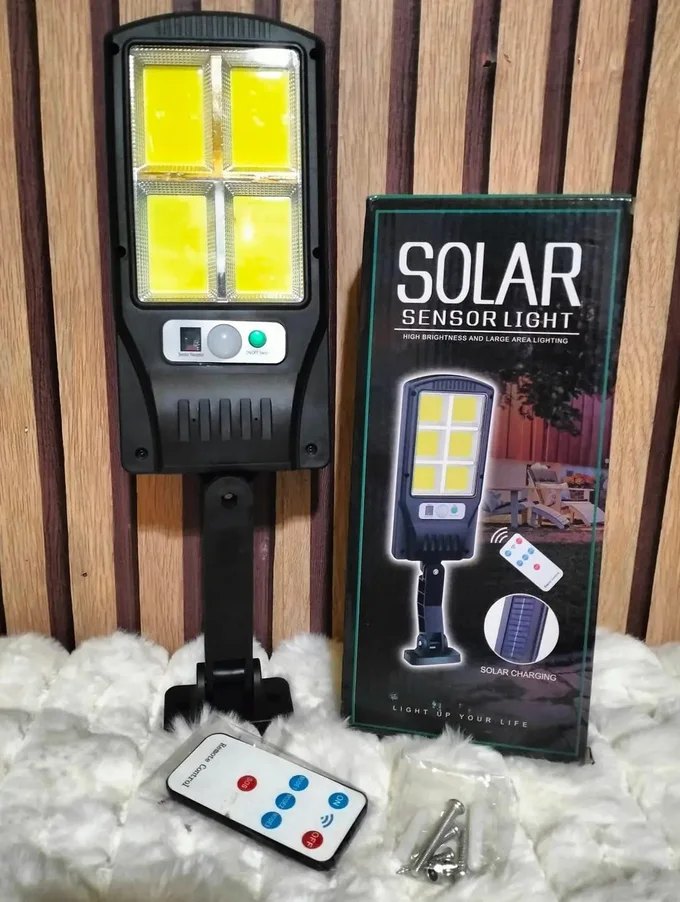 كشاف شمسي مع جهاز تحكم عن بعد وكاشف حركة للاستخدام الخارجي