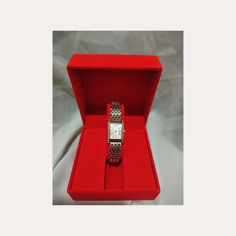 ساعة كارتييه نسائية