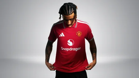 MANCHESTER UNITED DOMICILE  26 - 27