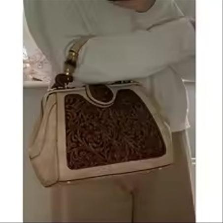 حقيبة كتف نسائية فاخرة مصنوعة يدويًا من الجلد المنحوت من MOTAORA، حقيبة نسائية عصرية لعام 2025، حقائب يد نسائية مصممة