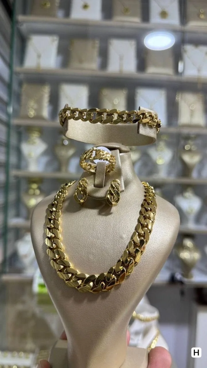 طقم الإكسسوارات النسائي الراقي «Ras de Cou» – أناقة عصرية تسرق الأنظار وتدوم طويلاً ✨
