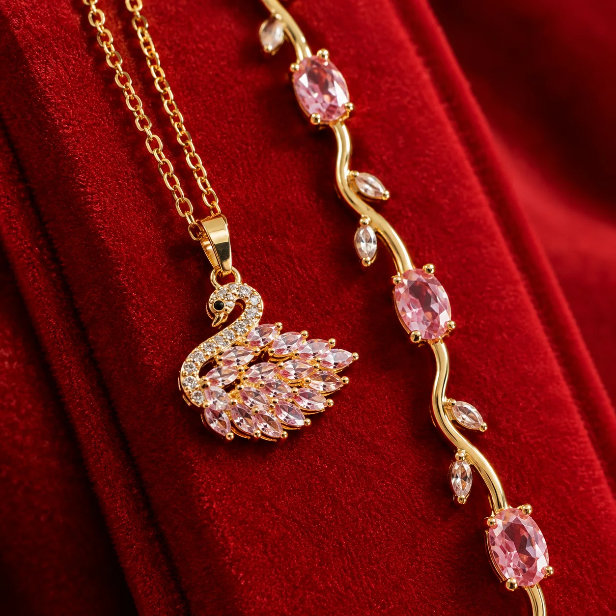 Parure Cygne Éternel – Collier & Bracelet Femme Élégant
