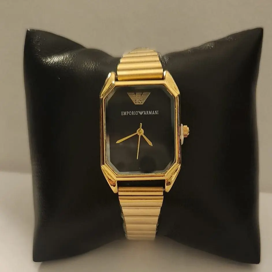 ساعة يد نسائية أنيقة بتصميم عصري ولمسة راقية