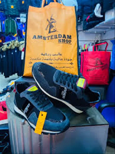 الملابس والأحذية