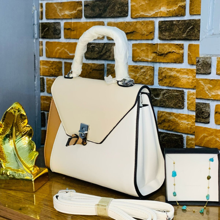 نقدم لكِ هذه الحقائب الفاخرة بتصميم أنيق وعصري، مثالية لكل مناسبة! مصنوعة من مواد عالية الجودة، بتدرجات ألوان راقية لتناسب جميع الأذواق.