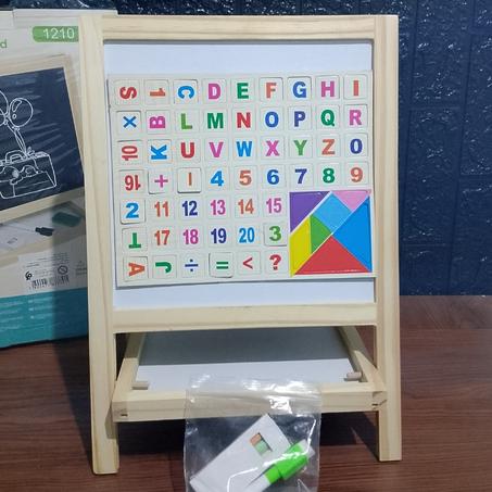 سبورة ذات وجهين / قلم جاف / وطباشير