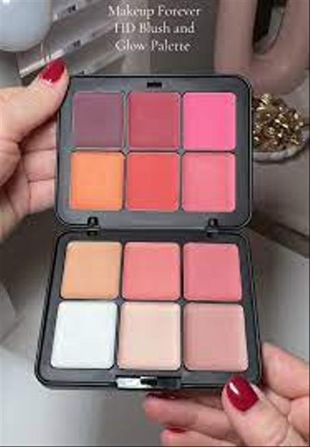✨ لوحة  Blush & Glow Palette – bellarosaلمسة إشراقة وجمال طبيعي في كل لمسة ✨