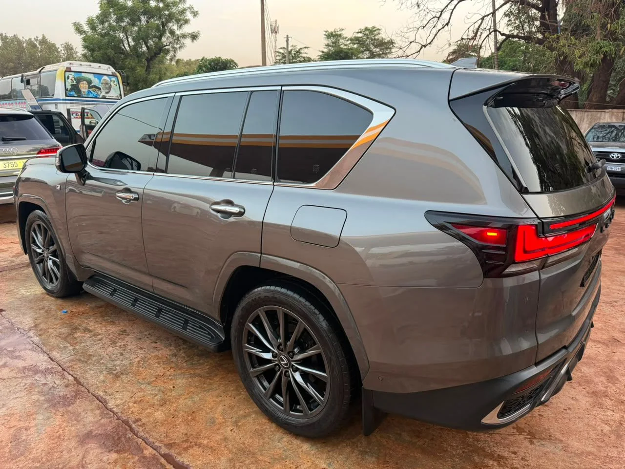 Lexus Lx 700h 2026 essence Climatisée