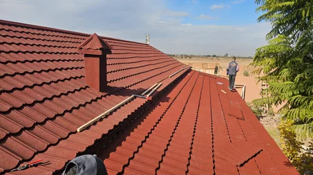 TUILE ALU ZINC ROUGE