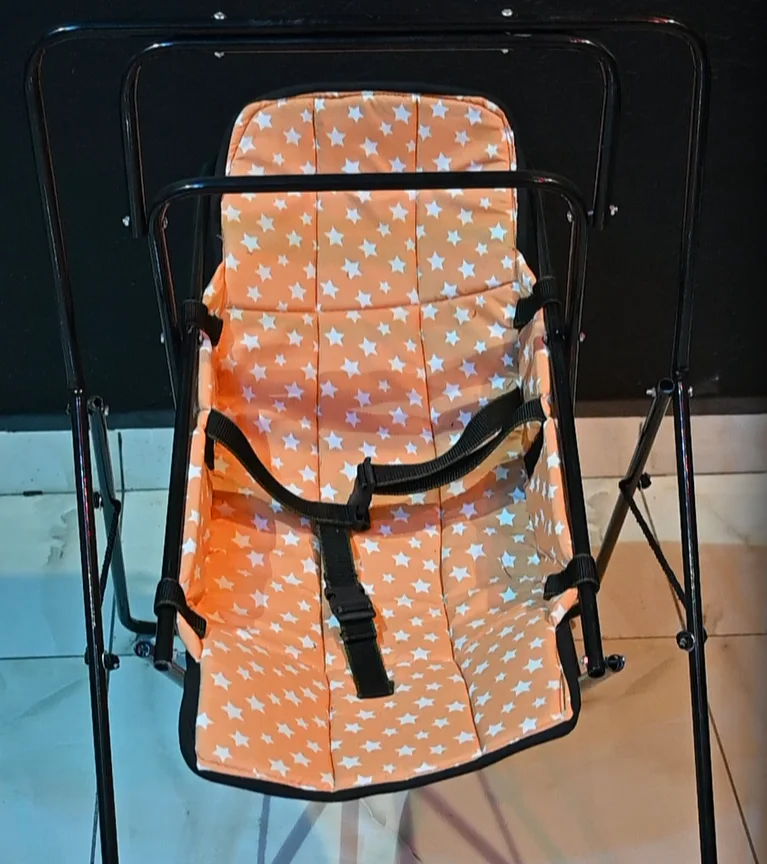 كرسي متأرجح للأطفال الصغار بمتانة عالية وخفة وزن مع حزام أمان – توصيل مجاني